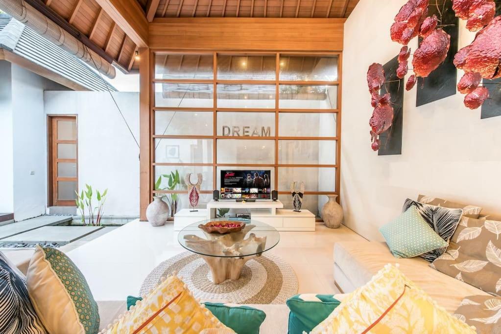 Villa Manis, Luxury 3 Bedroom Heart Of Seminyak (Bali)