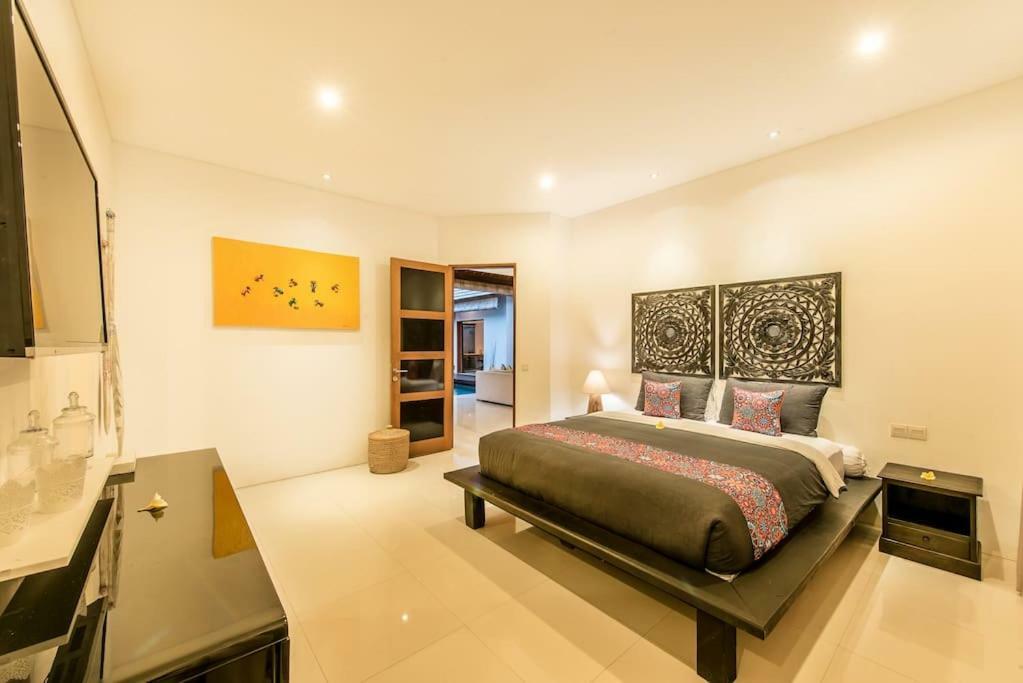 Manis, Luxury 3 Bedroom Heart Of Villa Seminyak (Bali)
