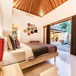 Manis, Luxury 3 Bedroom Heart Of Seminyak