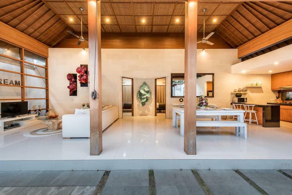 Villa Manis, Luxury 3 Bedroom Heart Of *