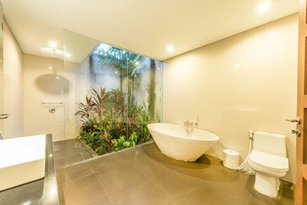 Villa Manis, Luxury 3 Bedroom Heart Of *
