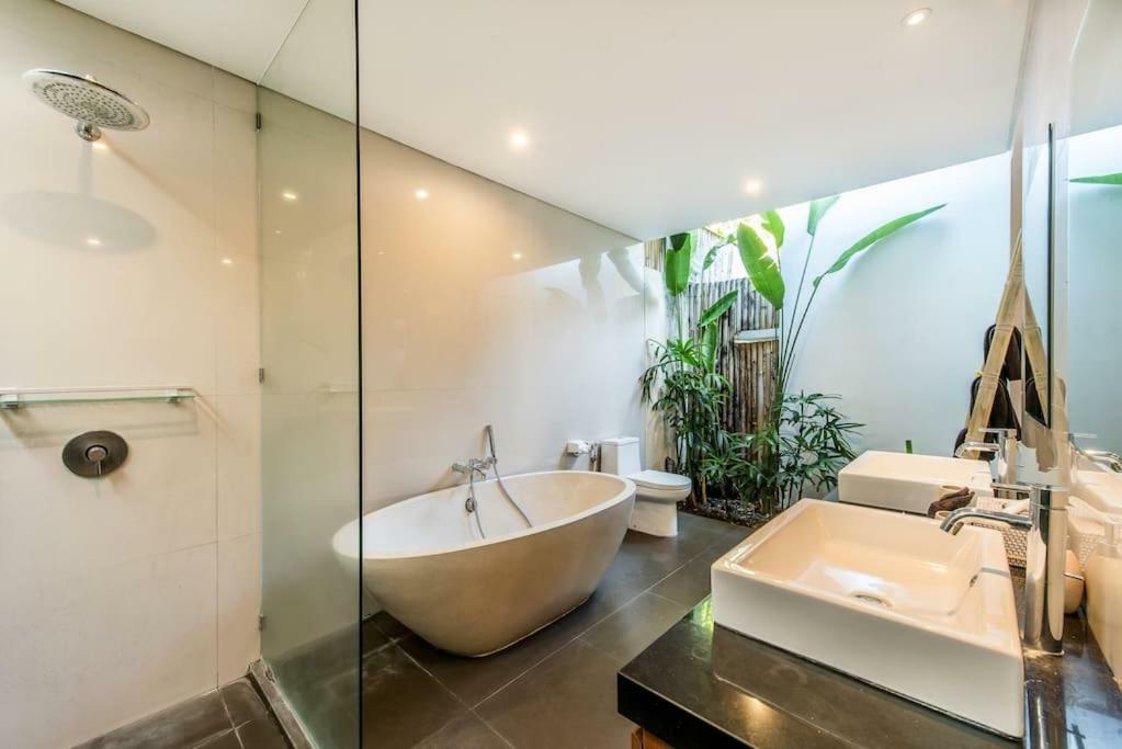 Manis, Luxury 3 Bedroom Heart Of * Seminyak (Bali)