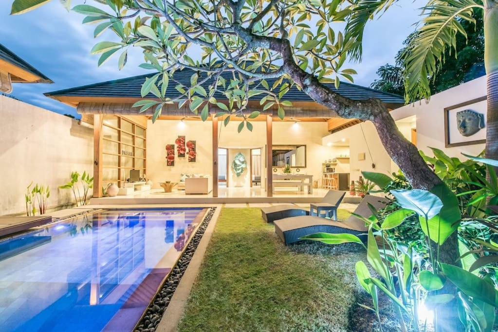 Manis, Luxury 3 Bedroom Heart Of * Seminyak (Bali)