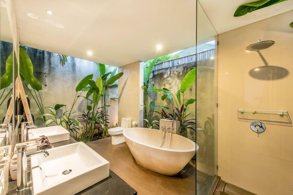 Villa Manis, Luxury 3 Bedroom Heart Of *