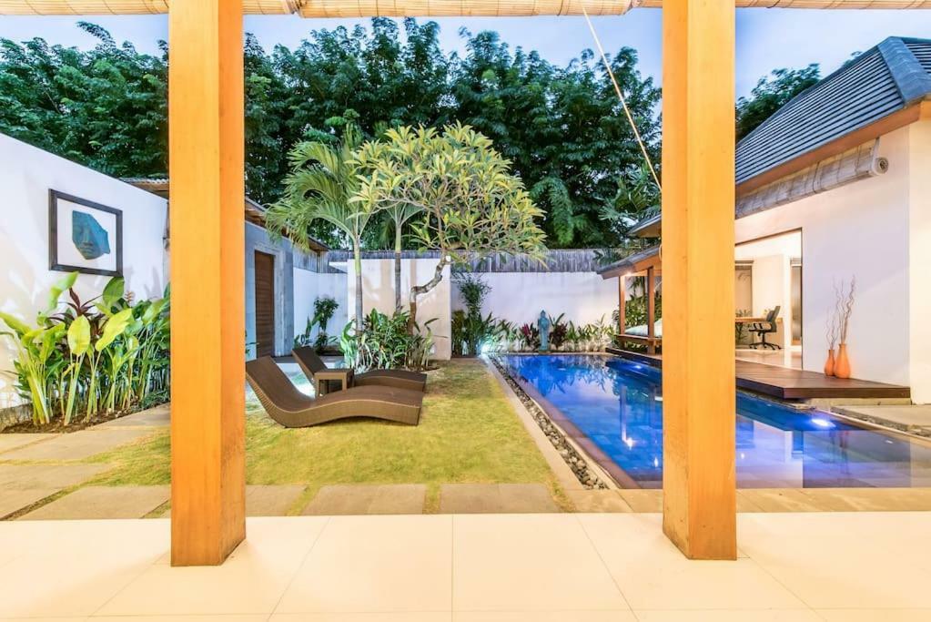Manis, Luxury 3 Bedroom Heart Of Villa Seminyak (Bali)