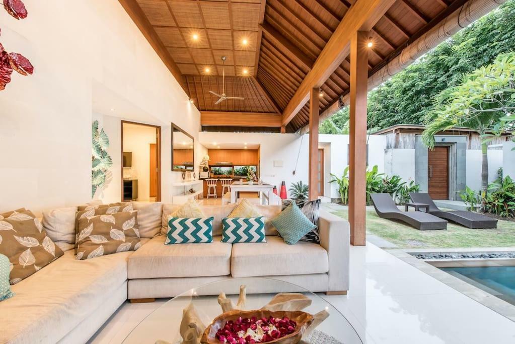 Manis, Luxury 3 Bedroom Heart Of * Seminyak (Bali)