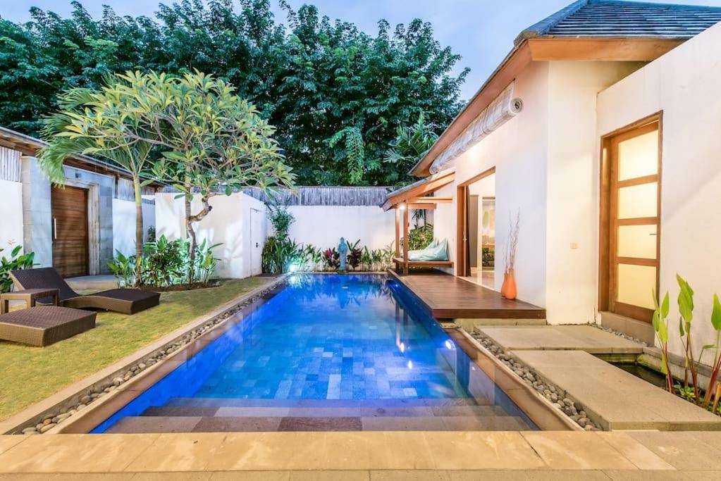 Villa Manis, Luxury 3 Bedroom Heart Of Seminyak (Bali)
