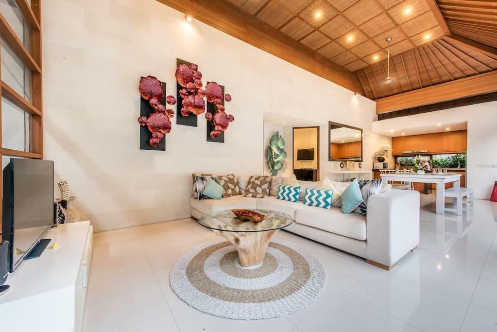 Manis, Luxury 3 Bedroom Heart Of Villa Seminyak (Bali)
