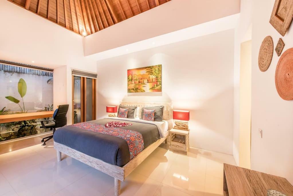 Manis, Luxury 3 Bedroom Heart Of Villa Seminyak (Bali)